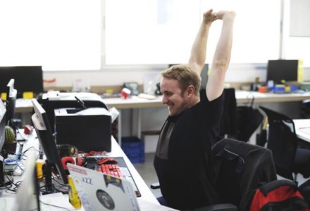 4 ejercicios sencillos para realizar en la oficina
